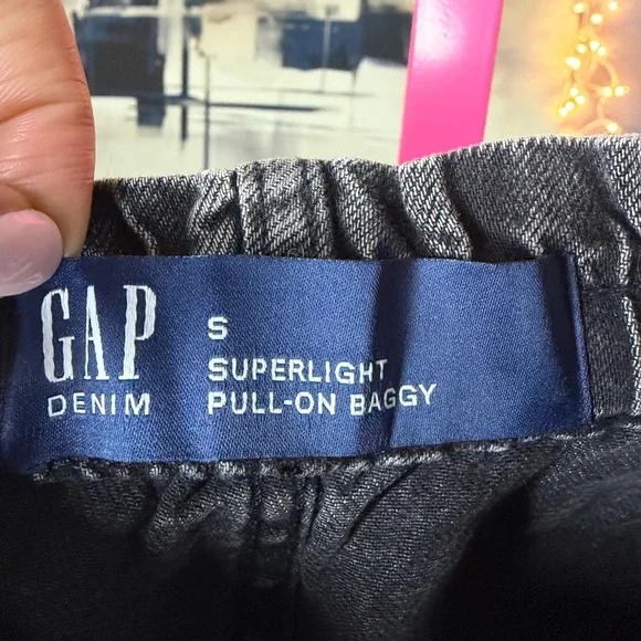 Gap Mid Rise Pull-On SuperLight Baggy Jeans size small 🤍 - Picture 4 of 7
